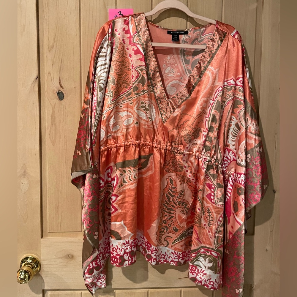203 Ashley Stewart 22/24 Coral Paisley High Low Blouse. Silk like material.